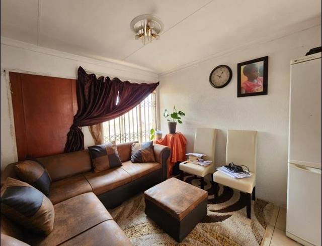 2 BEDROOM TOWNHOUSE FOR SALE IN MONDEOR